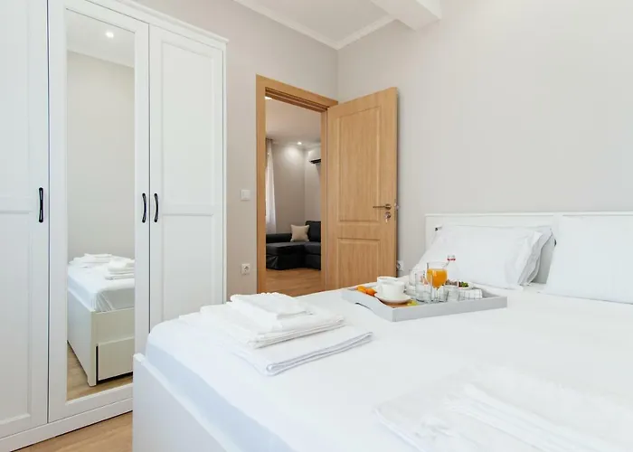 Apartment Mary Homes